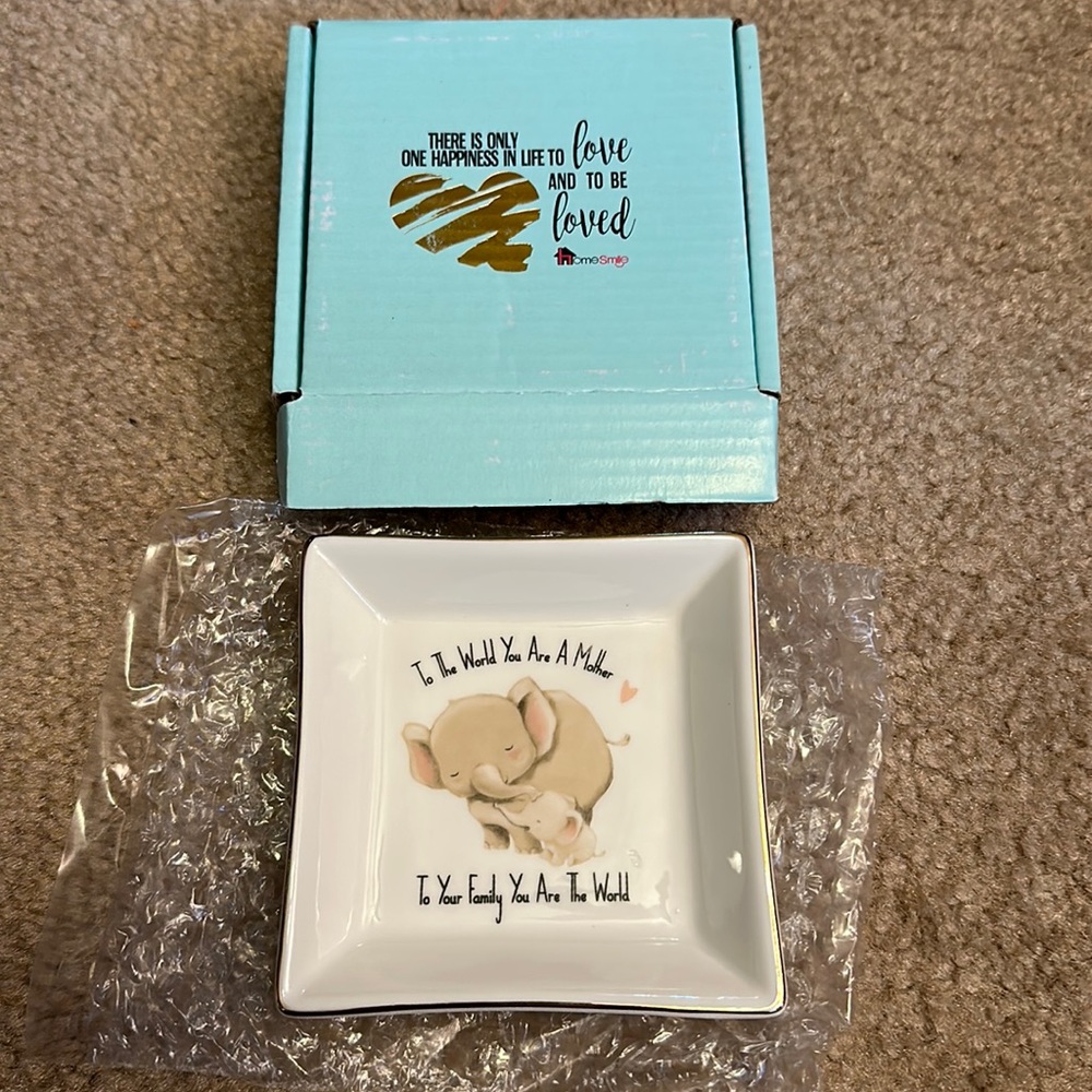 Small decorative plate